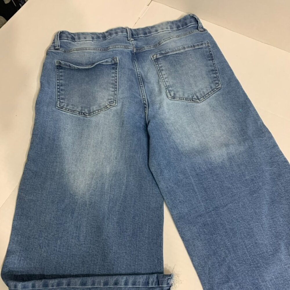 Time and Tru Womens Size 12 Button Distressed Jeans Short - Picture 6 of 9